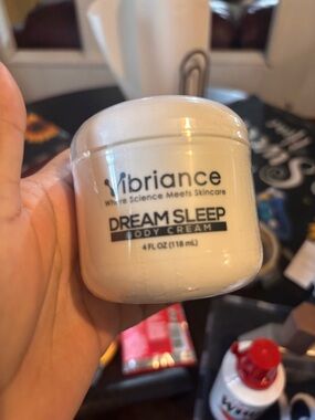 Vibrance Dream Sleep Body Cream — White